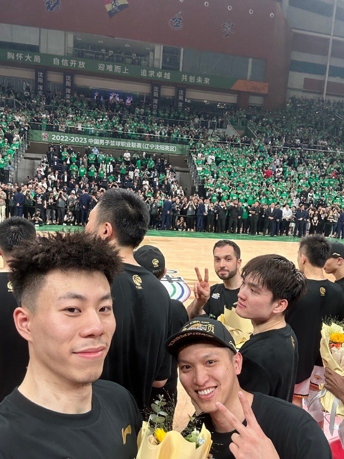 今晨夏洛特黄蜂调整名单以备CBA季后赛，外线爆发环节打磨，压力陡增，临场指挥获称赞的简单介绍