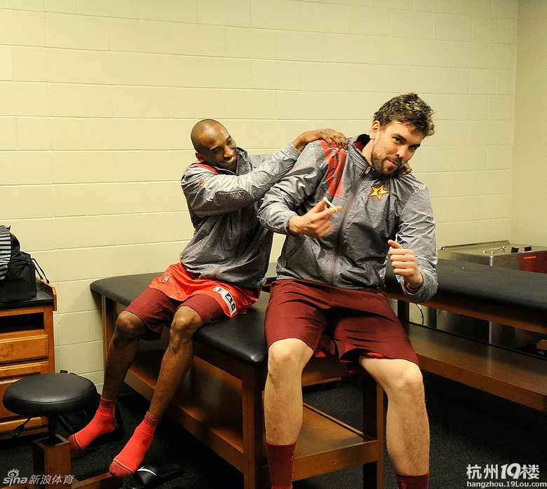 爱游戏电竞成都蓉城训练开放日；今晨更衣室发声引欢呼；NBA季后赛在即；年轻球员得到机会的简单介绍