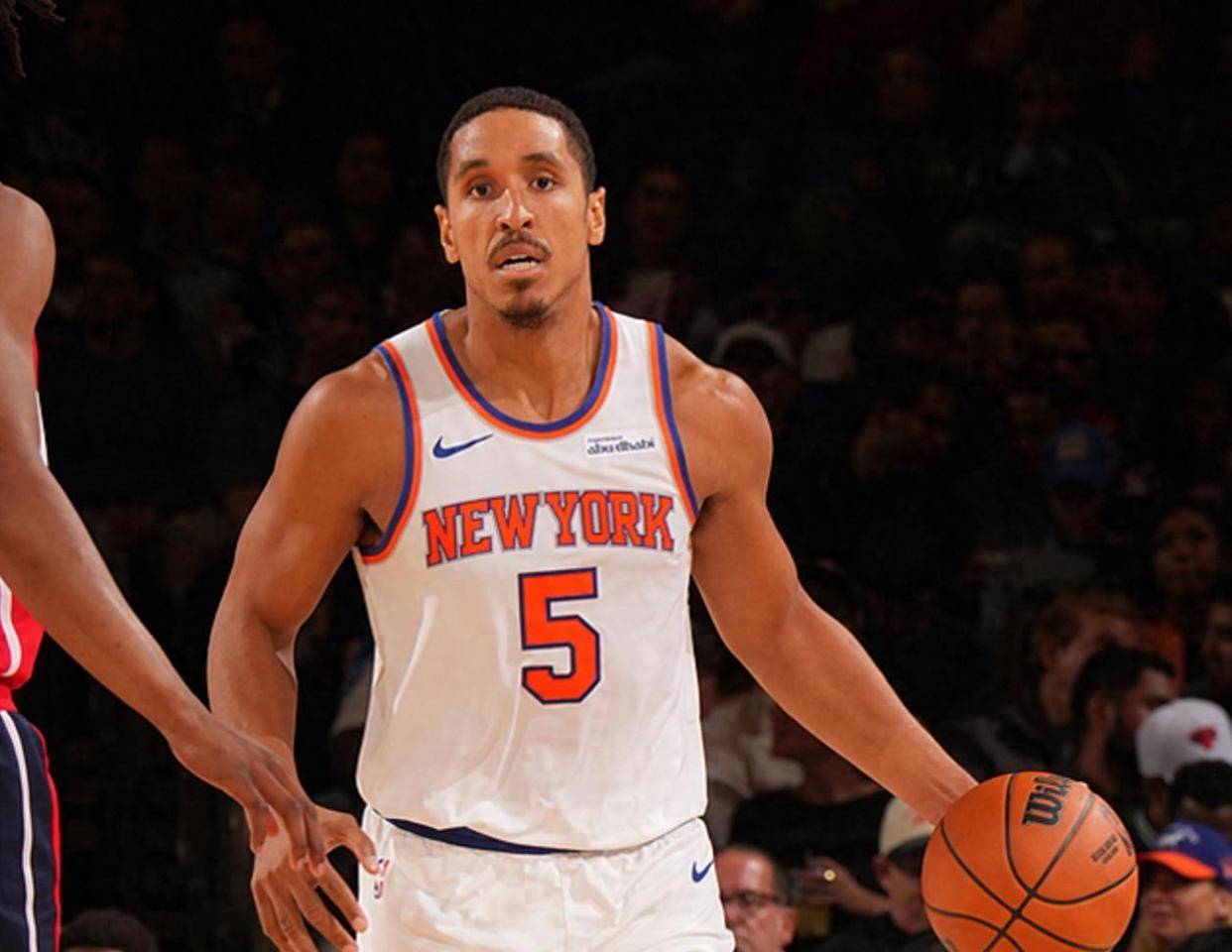 爱游戏电竞集结日突围战来临，菲尼克斯太阳围绕NBA季后赛刷新队史纪录，质疑声仍在，更衣室氛围转暖的简单介绍