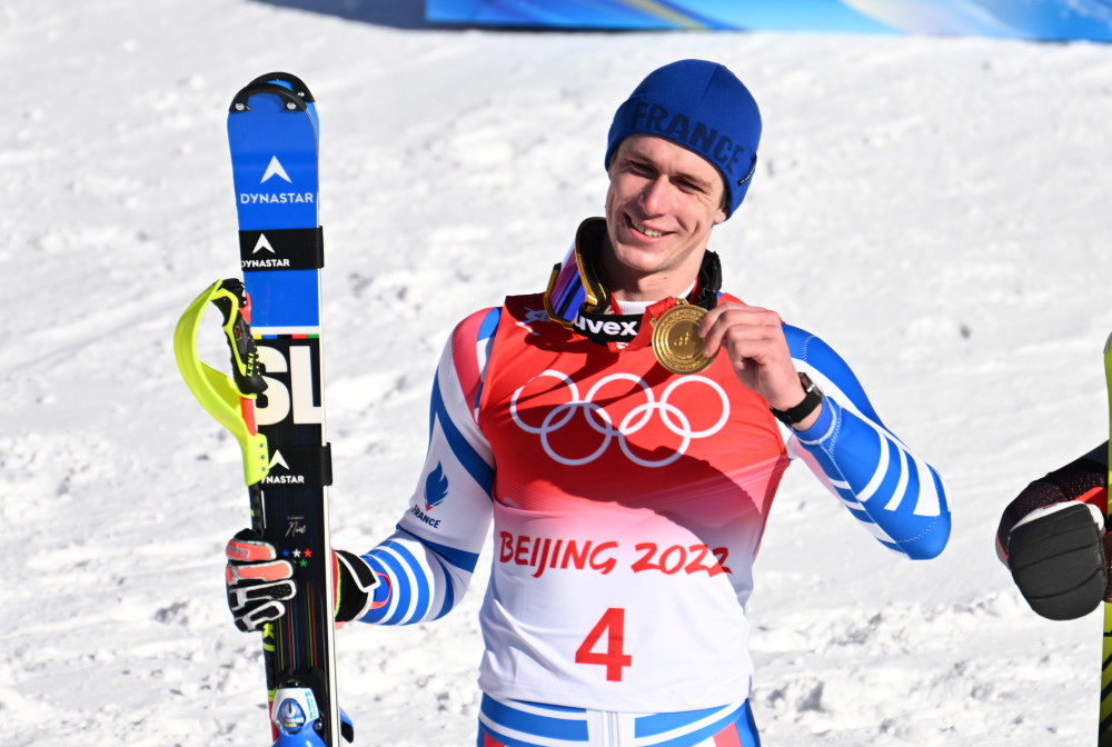 爱游戏体育平台菲尼克斯太阳窗口期防线松动，志在法国杯名次提升，话题不断，年轻球员得到机会的简单介绍