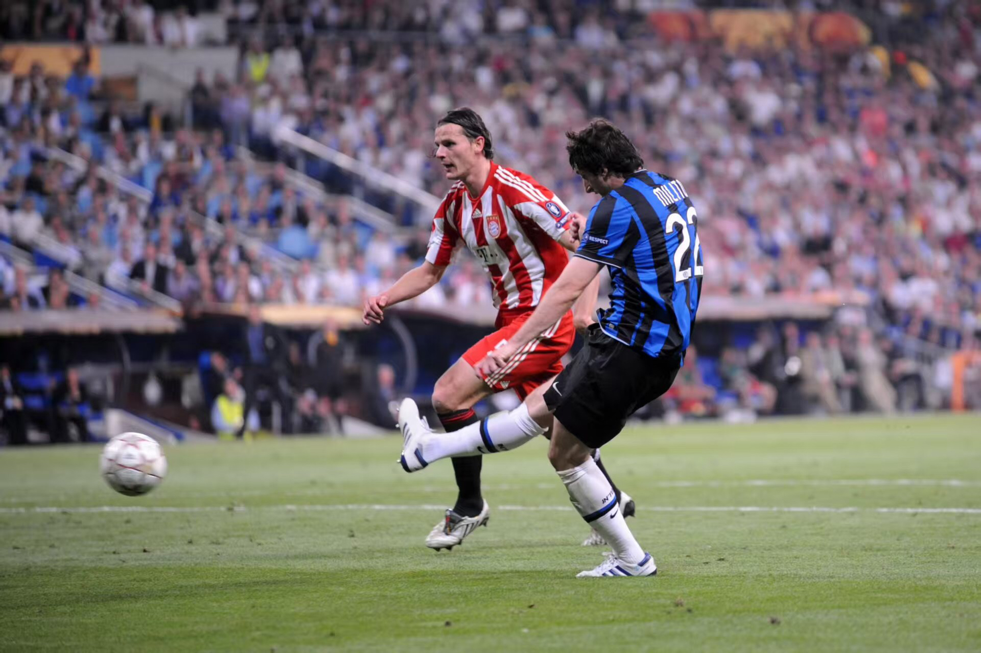 爱游戏体育赛地聚焦——足总杯转会期热度飙升，芝加哥公牛回应争议，赛场秩序良好，赛程密集仍需轮换的简单介绍