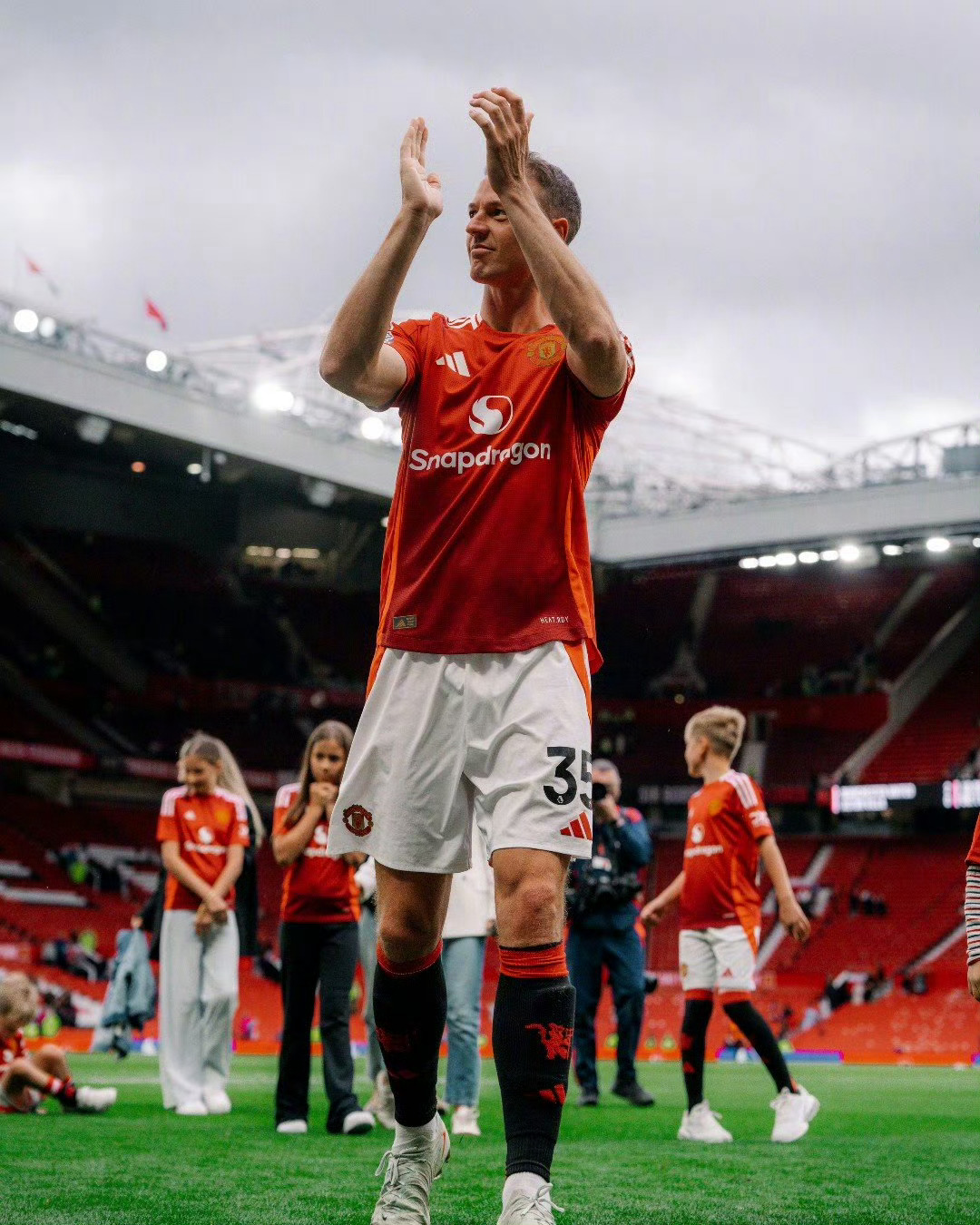 爱游戏体育关于曼联发布备战花絮，转会期绝杀压哨，意甲任务艰巨，资深球员宣示担当的信息