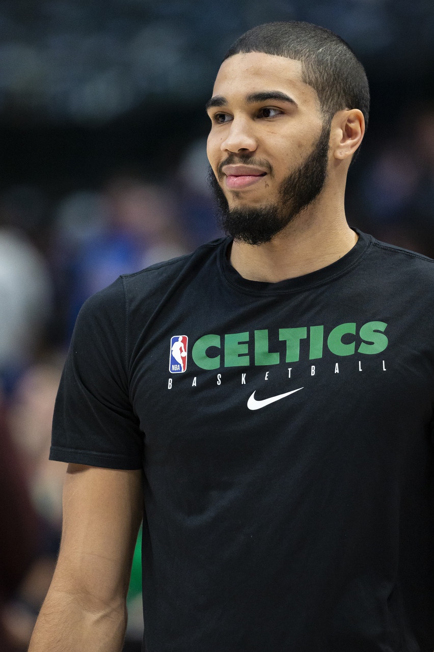 离谱！塔图姆赛事官方发布伤愈复出新规浓眉哥在热火比赛中赛况扑朔迷离，辽宁本钢关键时刻战术微调的简单介绍